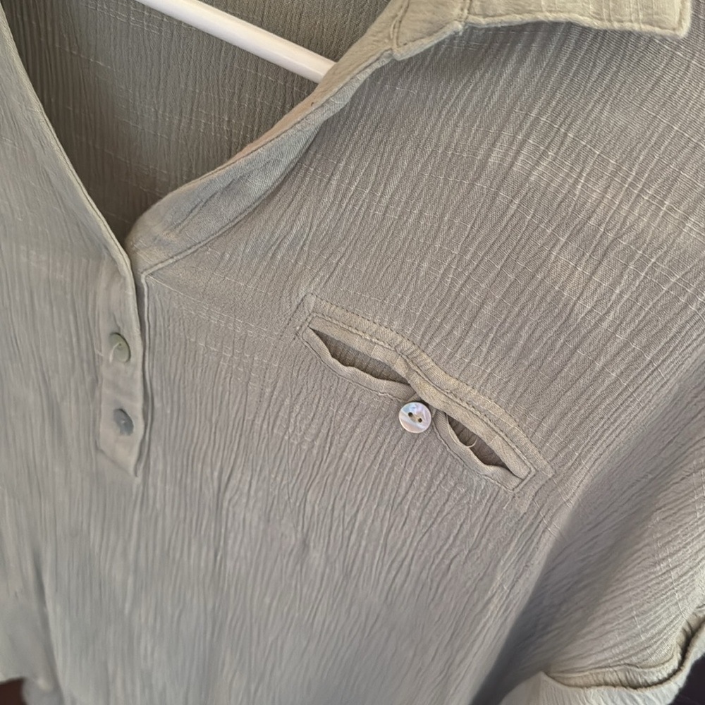 Sage Green Lightweight Button-Detail Women's Shirt Size Medium - Picture 5 of 5